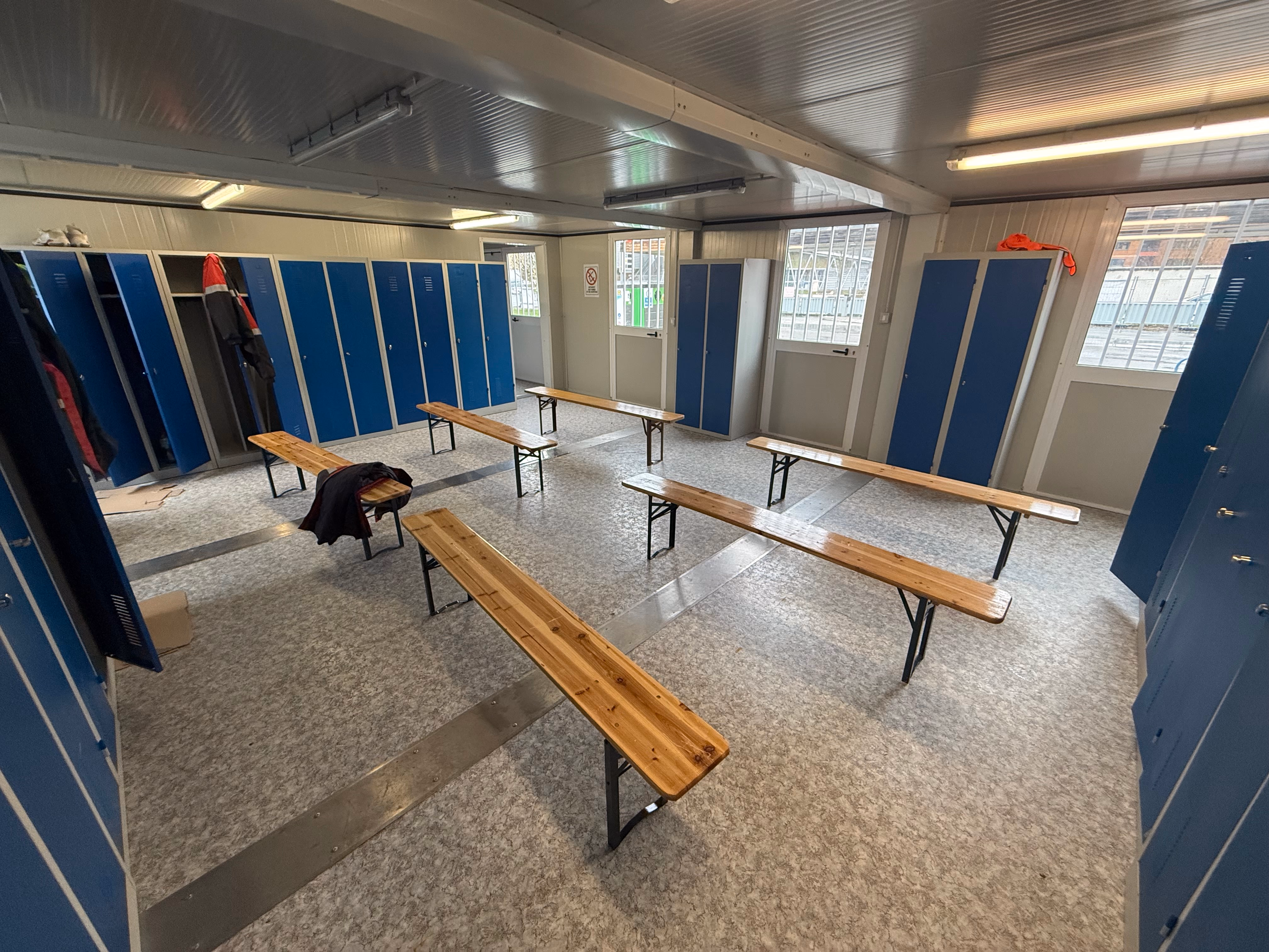 Vestiaires chantier après nettoyage