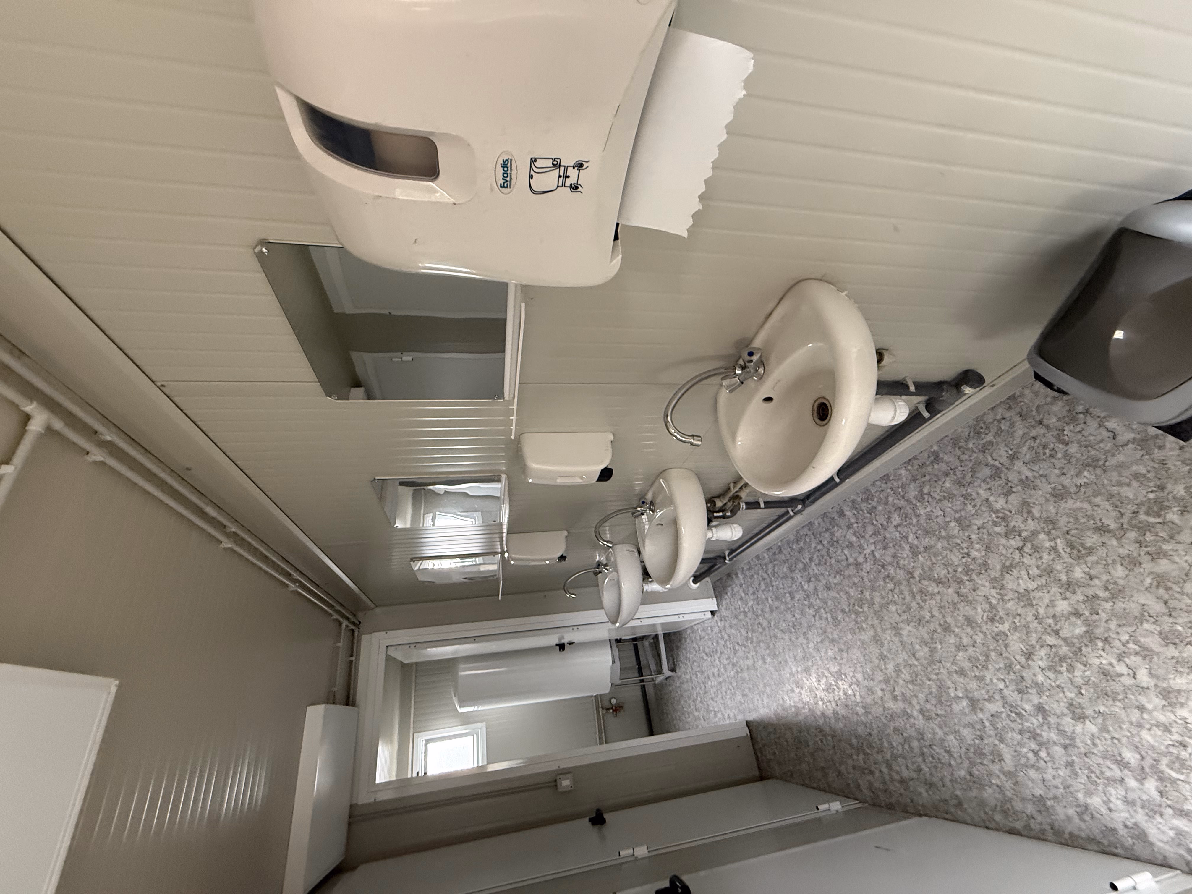 Sanitaires de chantier nettoyés