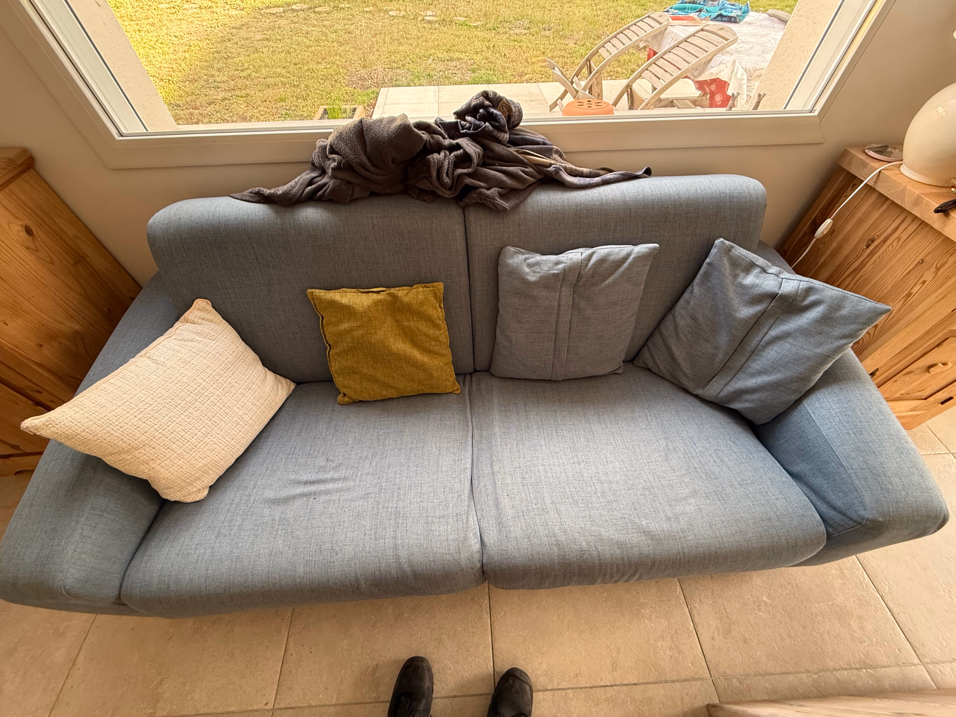 Canapé bleu nettoyé