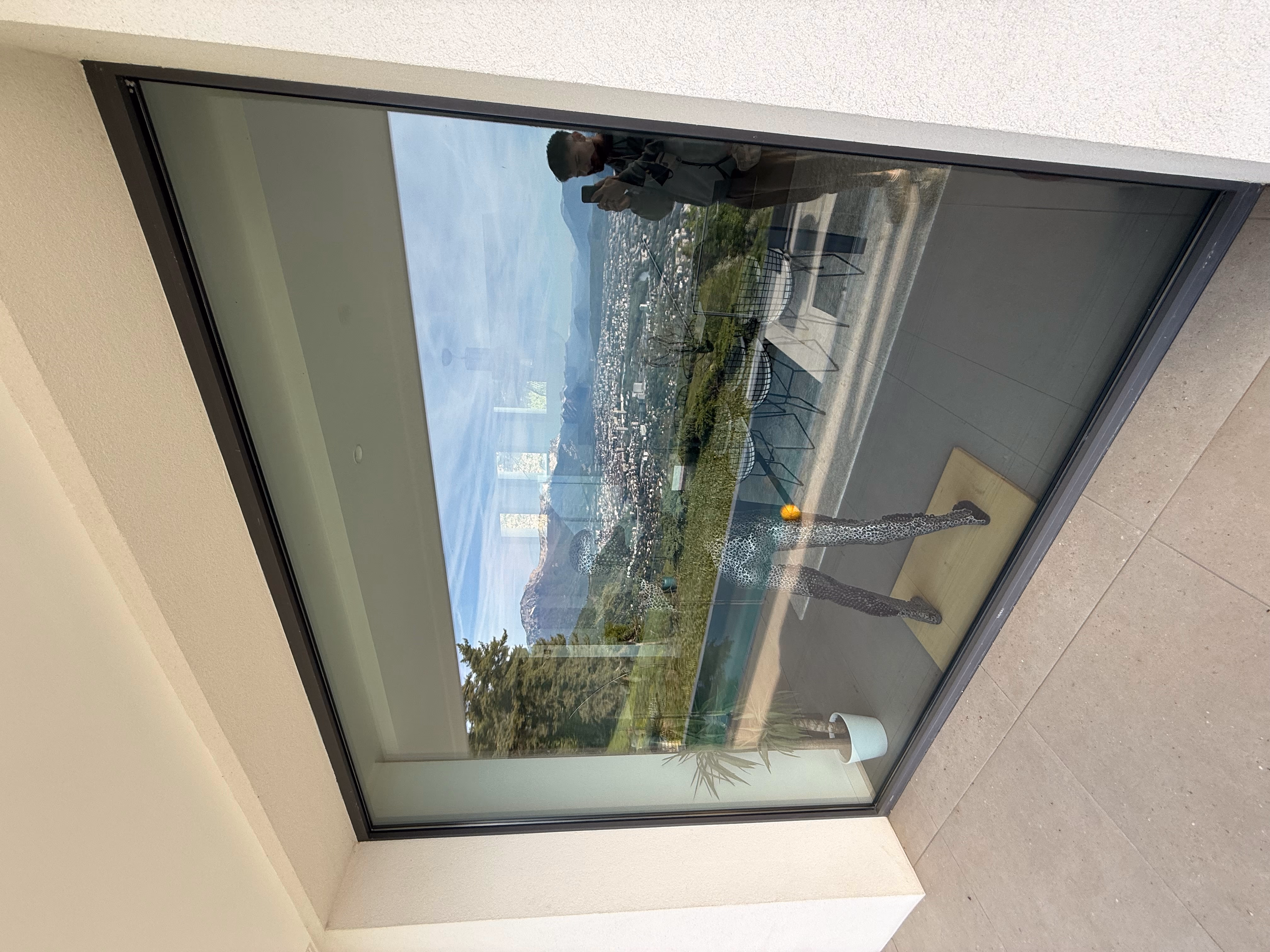 Fenêtre panoramique vue sur Grenoble